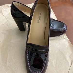 Michael Kors heeled in size 6M